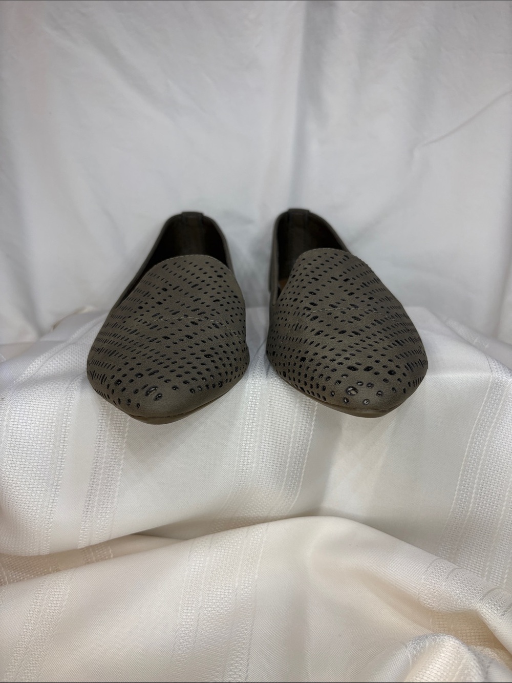 Seychelles Petunia Olive Perforated Pointed Flats size 8 - Picture 6 of 10